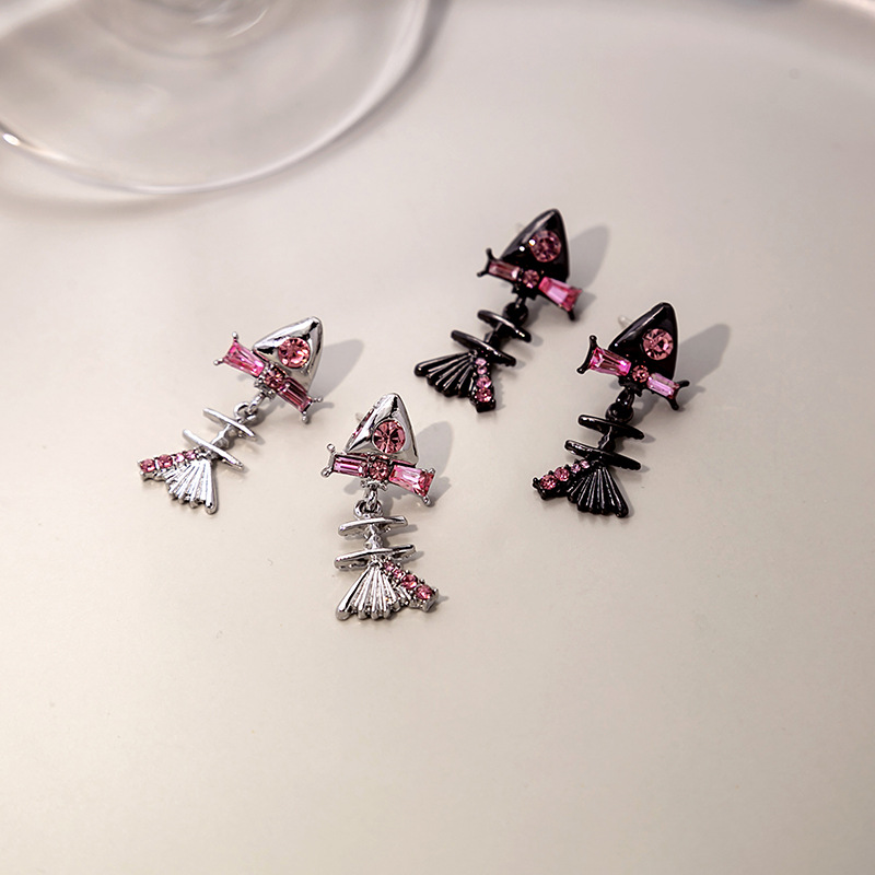 Wholesale Jewelry Cute Fish Bone Alloy Rhinestones Plating Inlay Ear Studs display picture 2