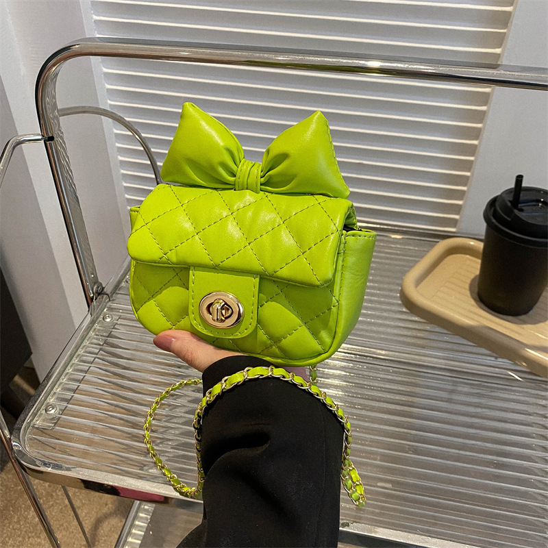 Bolsa pequeña con textura 2023 nueva moda estilo occidental cadena mensajero bolsa de primavera y verano nicho arco mini lápiz labial bolsa