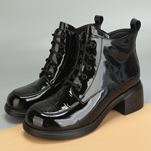 2025冬季新款大码女鞋41一43漆皮马丁靴舒适百搭加绒棉靴大号短靴