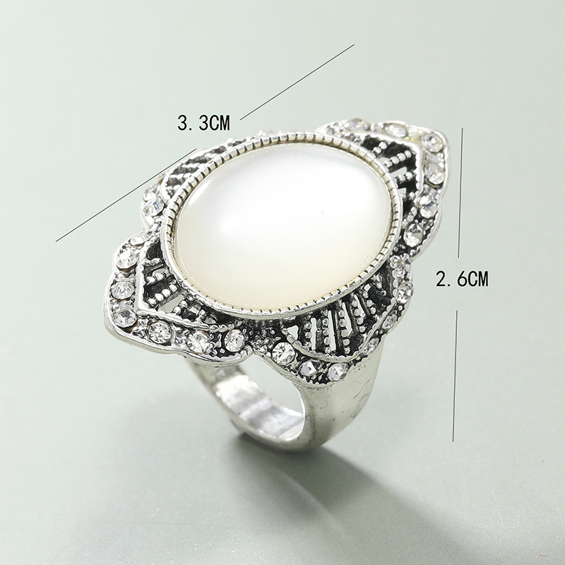 Retro Hollow Inlaid Diamond Geometric Ring Wholesale Nihaojewelry display picture 3