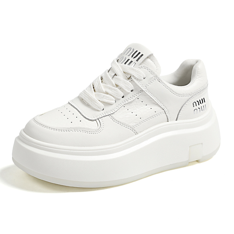 Pequeños zapatos blancos para mujeres en línea rojo explosión de otoño y invierno 2025 aumento de suela gruesa de cuero real y terciopelo pequeño in-mode zapatos de skate casuales