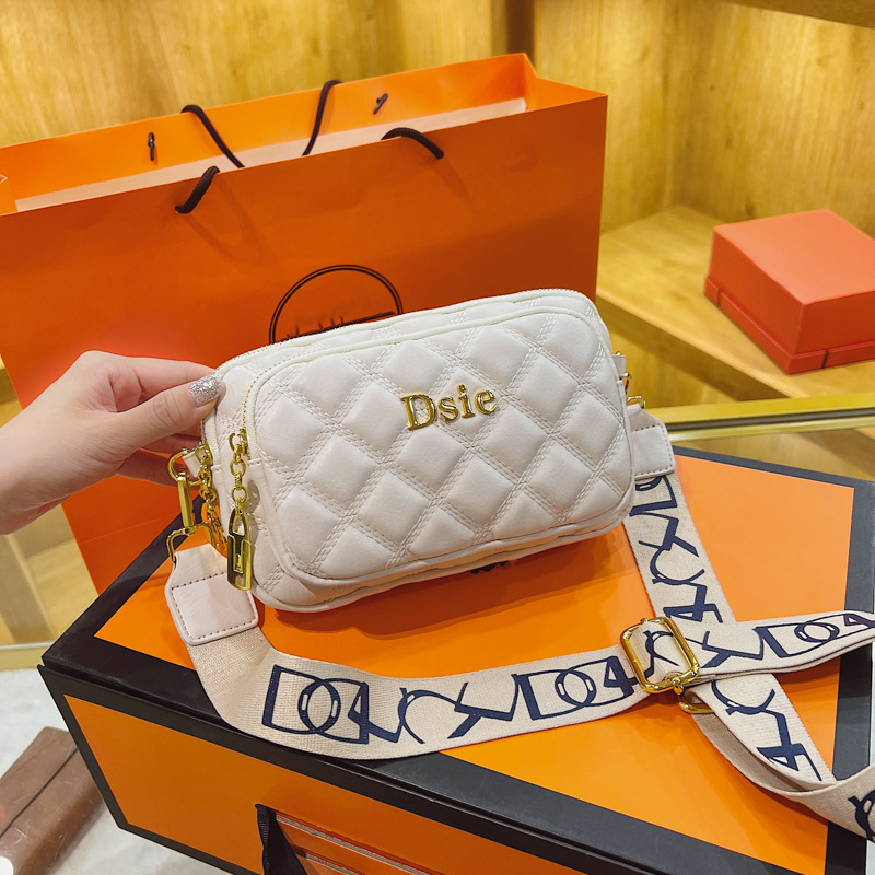 Baobao Damen 2024 Neue Mode Xiaoxiangfeng Lingge Bestickte Faden Schulter Vielseitige Crossbody Tidal Dreischichtige_voghion.com