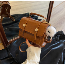 2024新款高级感时尚斜挎包复古英伦学院风女包百搭手提小方包潮流