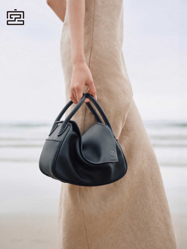 【】Gongxuan Yuanbao Bag Made of Top-Layer Cowhide, Pillow-Shaped Shoulder Bag, Crossbody Bag, Versatile Commuter Underarm Bag 4