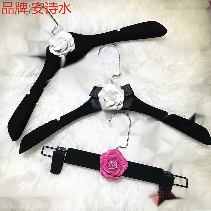 Camellia Seamless Non-Slip Suede Hanger Adjustable Trouser Rack Wedding Online Store Posing Clothing Store Fur