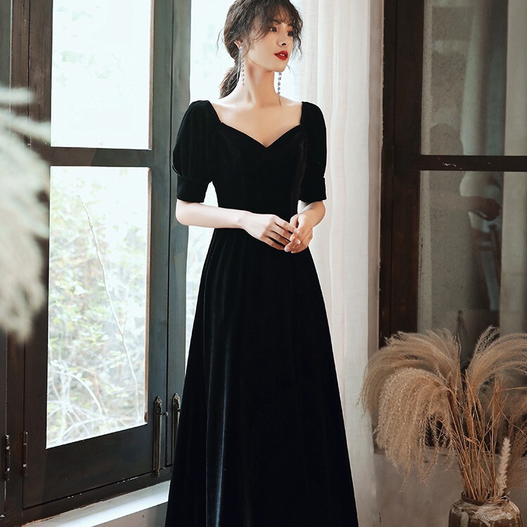 Black evening dress light luxury niche retro long dress host women's chorus costume V-neck graduation dress