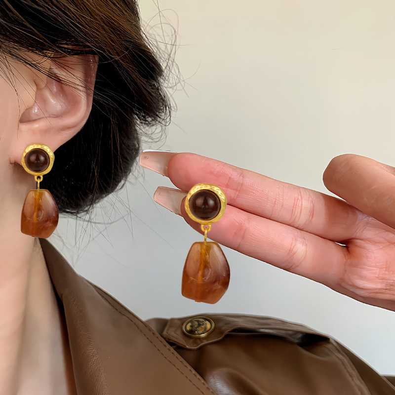 Pendientes Irregulares Color Café Ámbar para Mujer, Novedad Otoño-Invierno 2024, Pendientes de Alta Gama, Estilo Retro Maillard