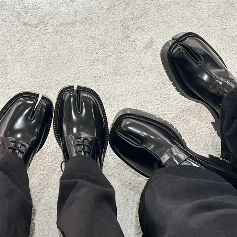 Высокое разрешение M6 Margiela туфли-лодочки с дюймами, ботинки с рогой, британские маленькие кожаные туфли tabi кожаные derby черные