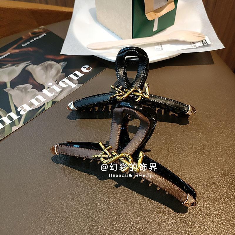 2025 nuevo diseño de nicho para el cabello corteza agarrando clip de 13 cm letras de moda viajeros clip de tiburón explosión