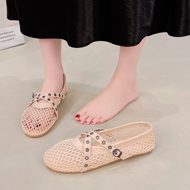 2026 primavera y verano nueva red redonda transpirable fondo plano antideslizante versátil ligero una hebilla de moda zapatos individuales