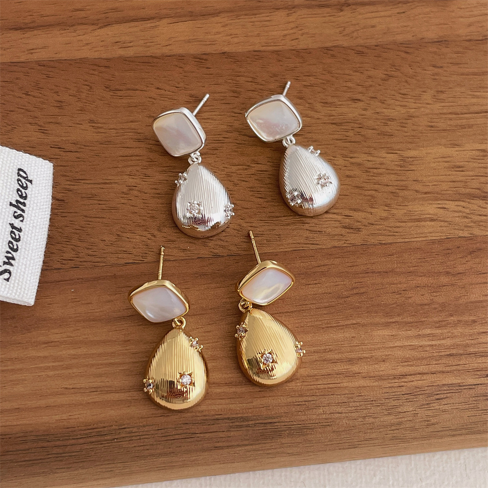 Small design fashionable pendant drop-shaped