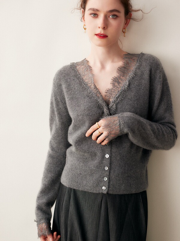 Sweater Jacket Long-Sleeved Cashmere Cardigan Women's Wool Cardigan Lace Mountain Knitted 2025 V-Neck Short Autumn and Winter Sweater Jacket Long-Sleeved Cashmere Cardigan Women's Wool Cardigan Lace Mountain Knitted 2025 V-Neck Short Autumn and Winter
