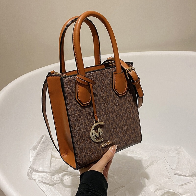 23 new model women's shoulder bag, spring crossbody bag for ladies, fashionable, casual, light luxury, high-end embossed letter handbag 23 new model women's shoulder bag, spring crossbody bag for ladies, fashionable, casual, light luxury, high-end embossed letter handbag