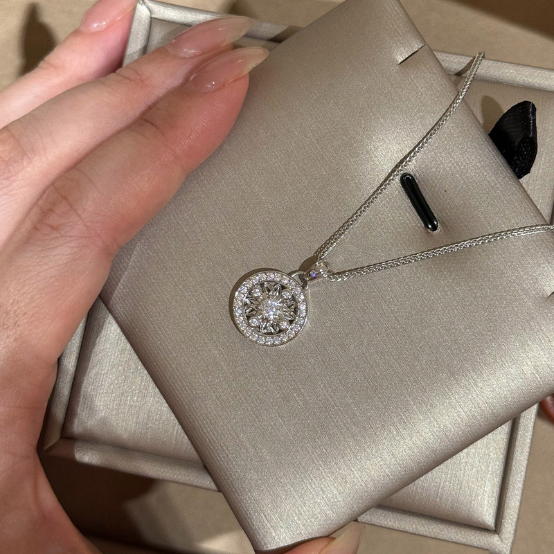 Silver Diamond-Studded Round Compass Necklace 2026 New Model Light Luxury Exquisite Elegant High-End Clavicle Chain Jewelry Customization Silver Diamond-Studded Round Compass Necklace 2026 New Model Light Luxury Exquisite Elegant High-End Clavicle Chain Jewelry Customization