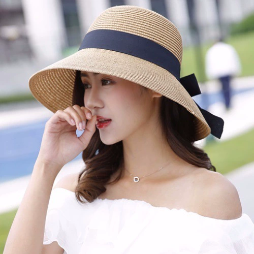 Beach sun hat solar-powered for leisure