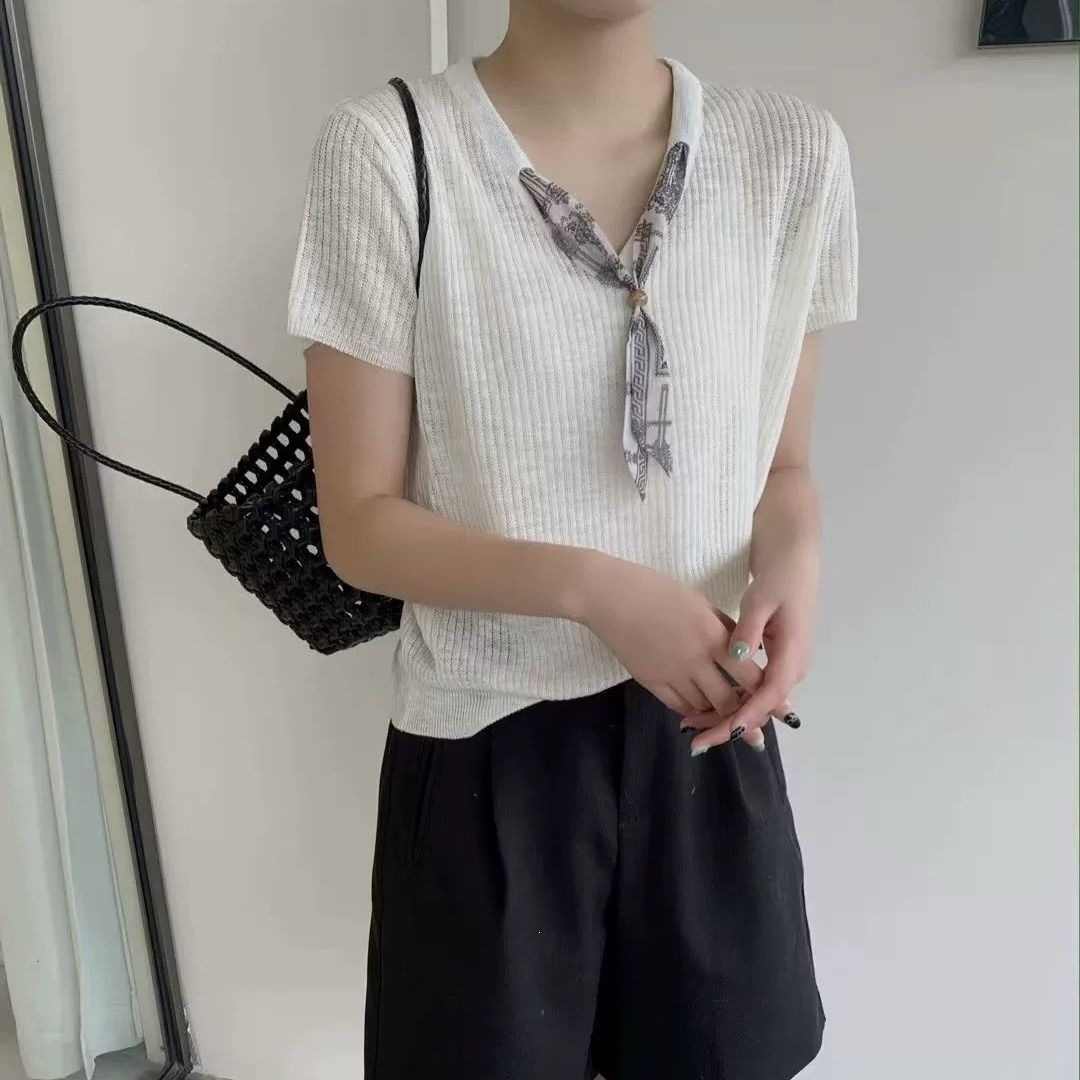 Áo thun nữ cổ V tay ngắn phối khăn lụa ren, chất liệu băng lụa mỏng mát mùa hè — màu đen, màu sắc, màu xám chi tiết 2