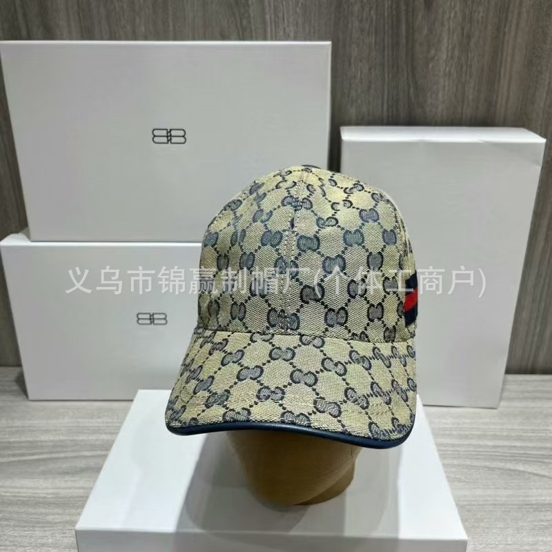 Gucci GG Supreme Cap Beige