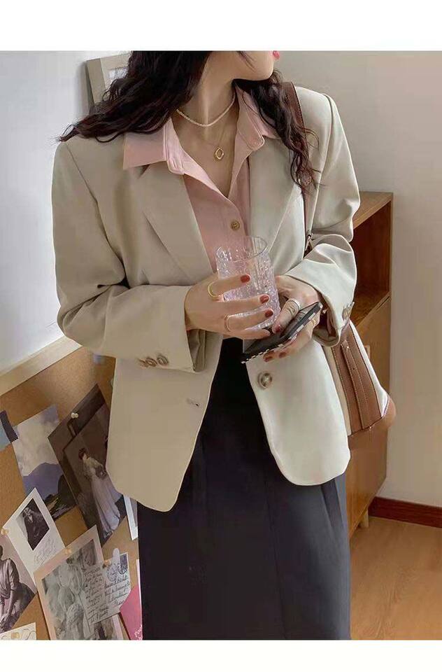 Áo blazer nữ kiểu ngắn dáng vest thanh lịch tay dài cổ vest một hàng hai nút — Màu mơ nhạt (bán trực tiếp tại nhà máy), Màu nâu (bán trực tiếp tại nhà máy), Màu xám đậm (bán trực tiếp tại nhà máy), Màu đen (bán trực tiếp tại nhà máy) chi tiết 22