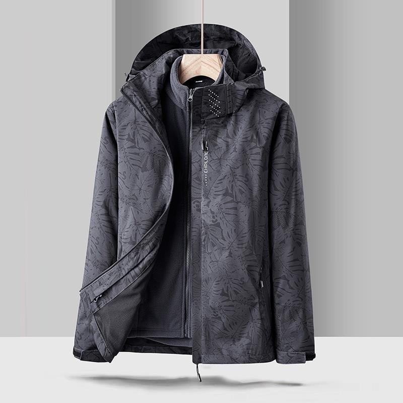 Otoño e invierno pareja ropa al aire libre tres en uno chaqueta de hoja de arce polar interior a prueba de viento impermeable ropa de Montañismo al por mayor