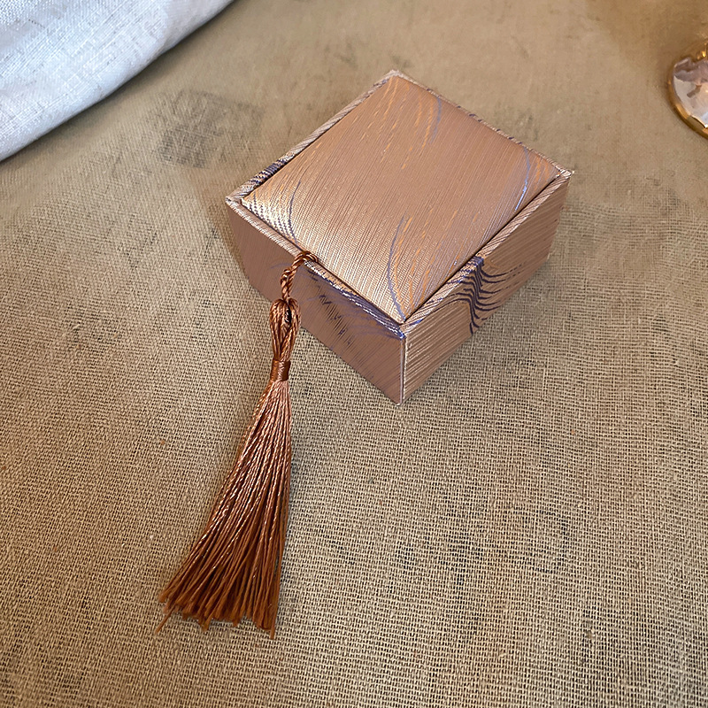 Joyería pluma borla anillo COLLAR COLGANTE pulsera caja de joyería Corea del Sur simple caja de polvo caja portátil