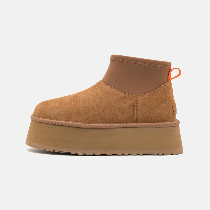 Estrellas con el mismo invierno de 2024 nuevo tipo de botas de fondo grueso de altura mini mini pieles de tubo corto una botas de nieve mujeres
