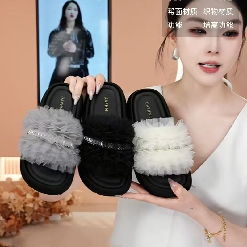 French-Style Small Fragrance Slippers for Women, Summer 2025 New Trendy Internet Celebrity Fashion Rhinestone Thick-Soled Beach Sandals