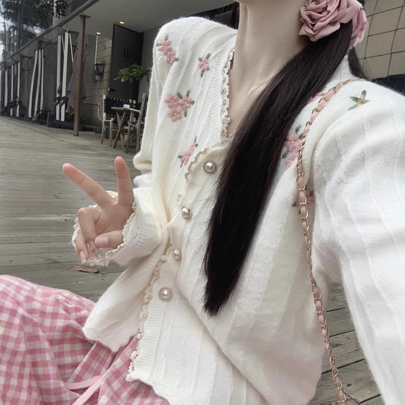 刺绣花朵拼接蕾丝边毛衣外套女春秋女装韩系减龄软糯针织开衫上衣|undefined