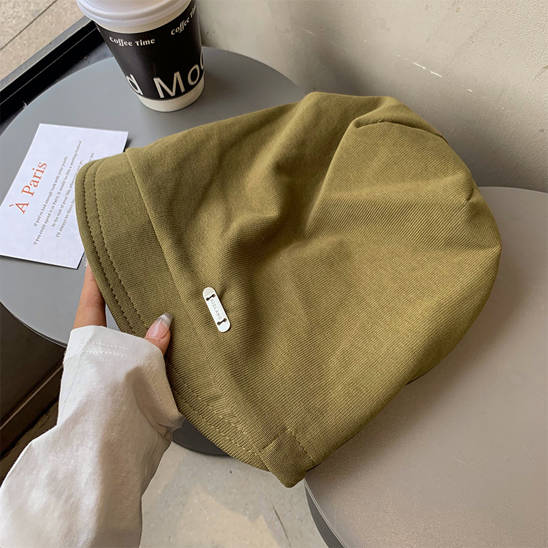 Sombrero japonés de pila de mujeres otoño y invierno simple cara pequeña gorra de cabeza roja red negra moda versátil gorra de luna fría gorra