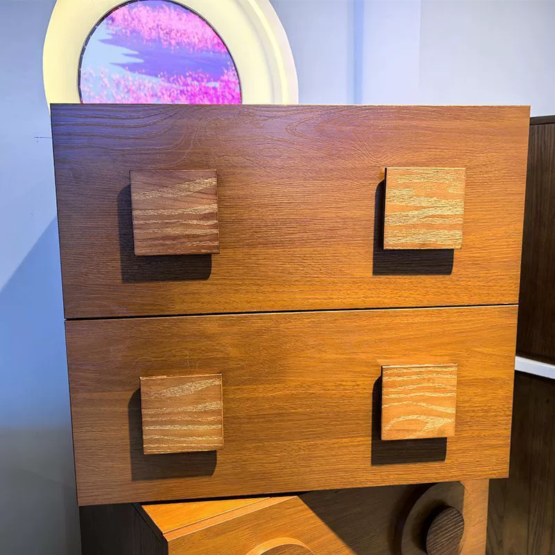 Шкаф Кармен из массива дерева, многофункциональный шкаф для телевизора в античном стиле, шкаф для спальни, прикроватная тумбочка для небольшой квартиры, шкаф для хранения, розничный шкаф