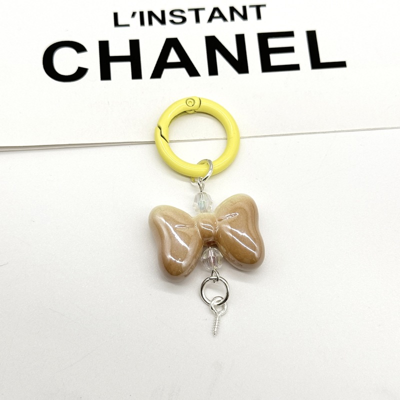 蝶結びのキーホルダーのカバンはスプリングを掛けてdiyのアクセサリーの部品を掛けます。|undefined