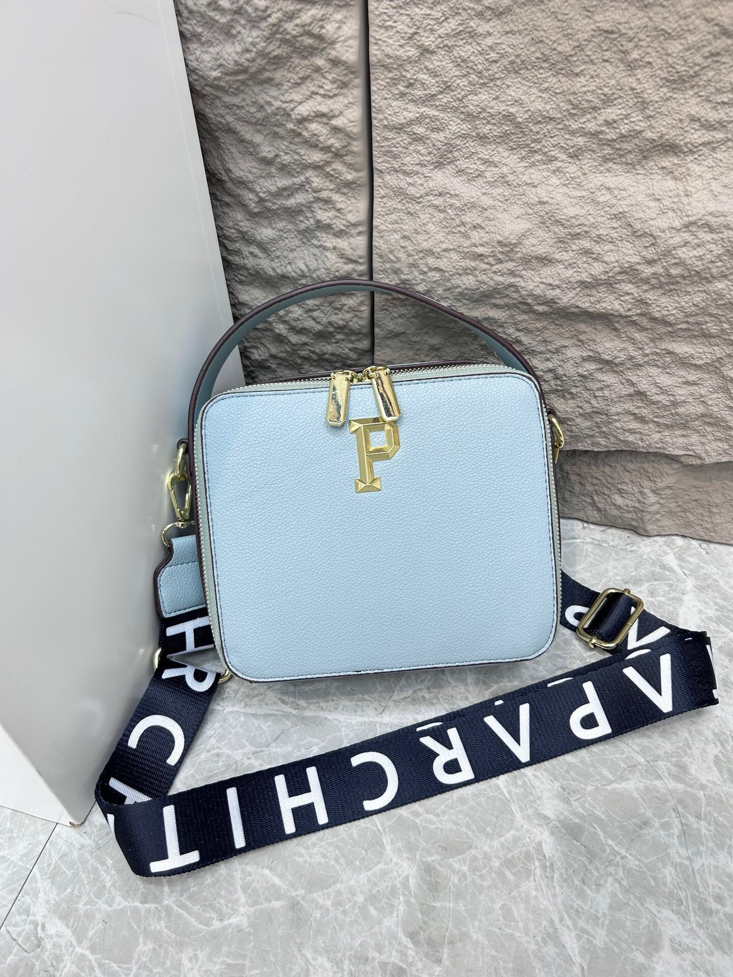 Amazon transfronterizo 2024 nuevo bolso de caja de letras de moda de mujeres p estilo europeo y americano calle de hombro mochila