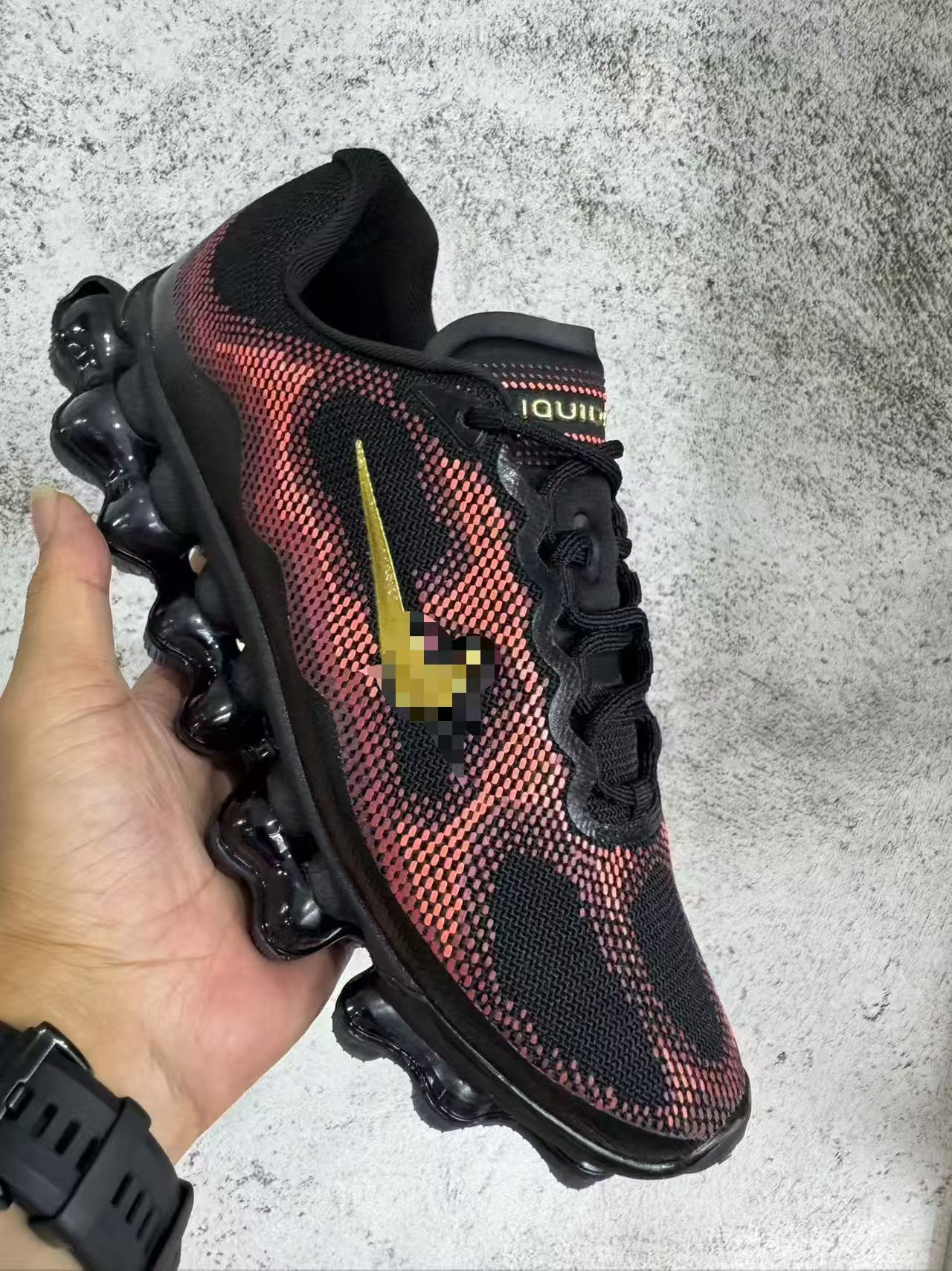 Hook negro rojo oro