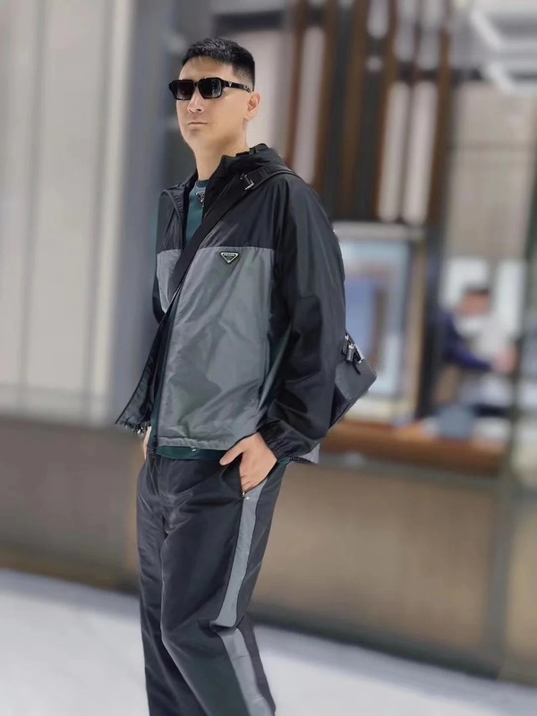 天井品質のトレンディな新しい P ブランドの軽量三角ロゴジャケット、男性と女性のフード付きジャケット|undefined
