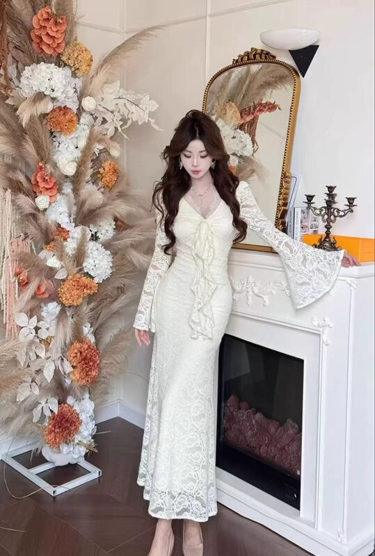 Sexy V-neck long-sleeve dress for women, new spring style, black lace, slim-fit, bodycon, fishtail long dress