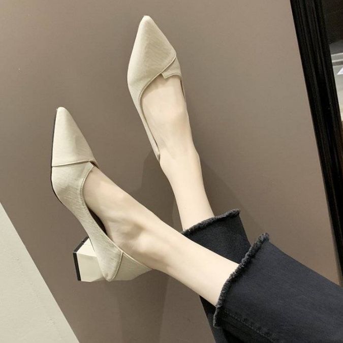 인터넷 Celebrous Vintage Chunky Heel 하이힐 슈즈 2024 프랑스 스타일 솔리드 컬러 올 매치 미끄럼 싱글 레이어 슈즈 여성 아우터 웨어 높이 증가 신발