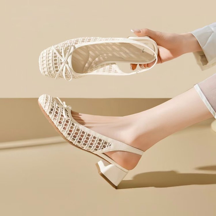 Sandalias retrógradas francesas cuadradas con arco hueco para mujeres verano 2026 nuevo tacones con sandalias de cabeza