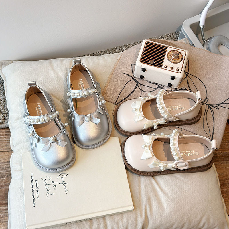 Niñas Lolita zapatos de cuero de primavera y otoño 2025 nuevos zapatos de princesa de perla suave, zapatos de un solo niño