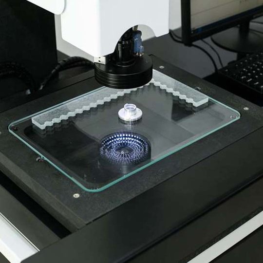 Full-automatic two-dimensional image measuring instrument 4030 optical projector 2.5 dimensional part size detector