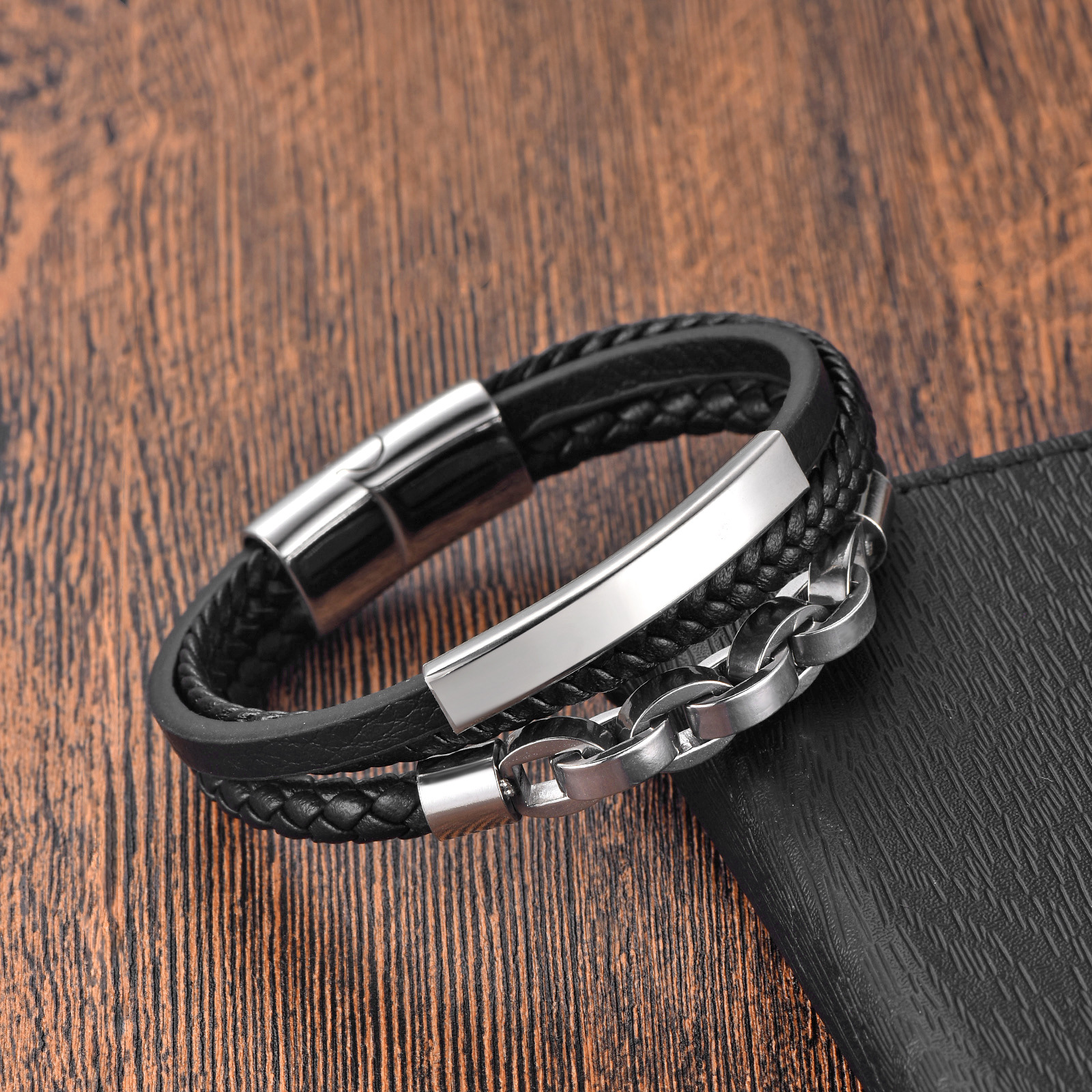 Men's Braided Leather Bracelet Waterproof Hypoallergenic Style_voghion.com