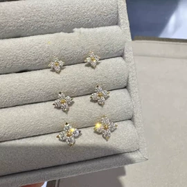 项链;戒指;耳钉