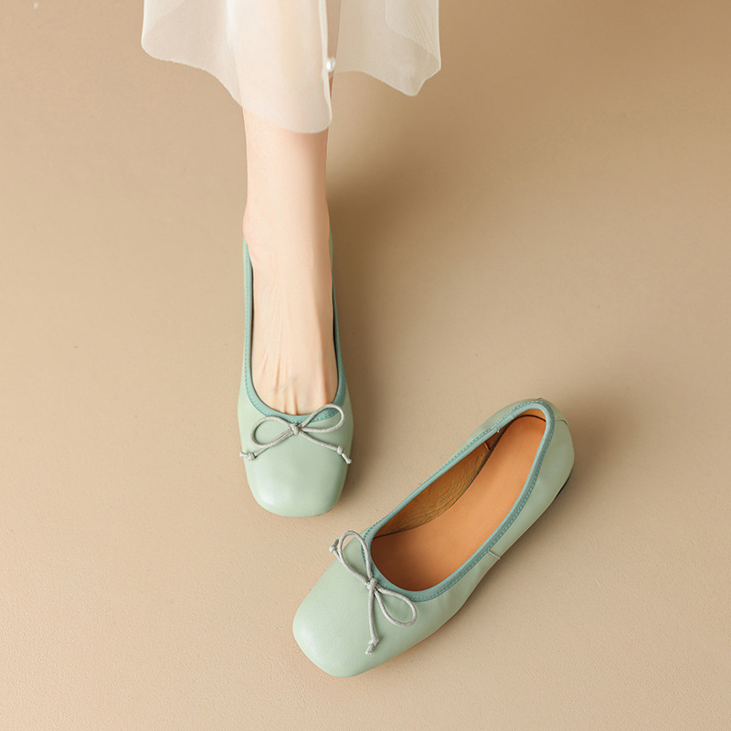 Factory direct supply giant soft ~ square bow shallow mouth shoes women's new commuter low heel milk shoes