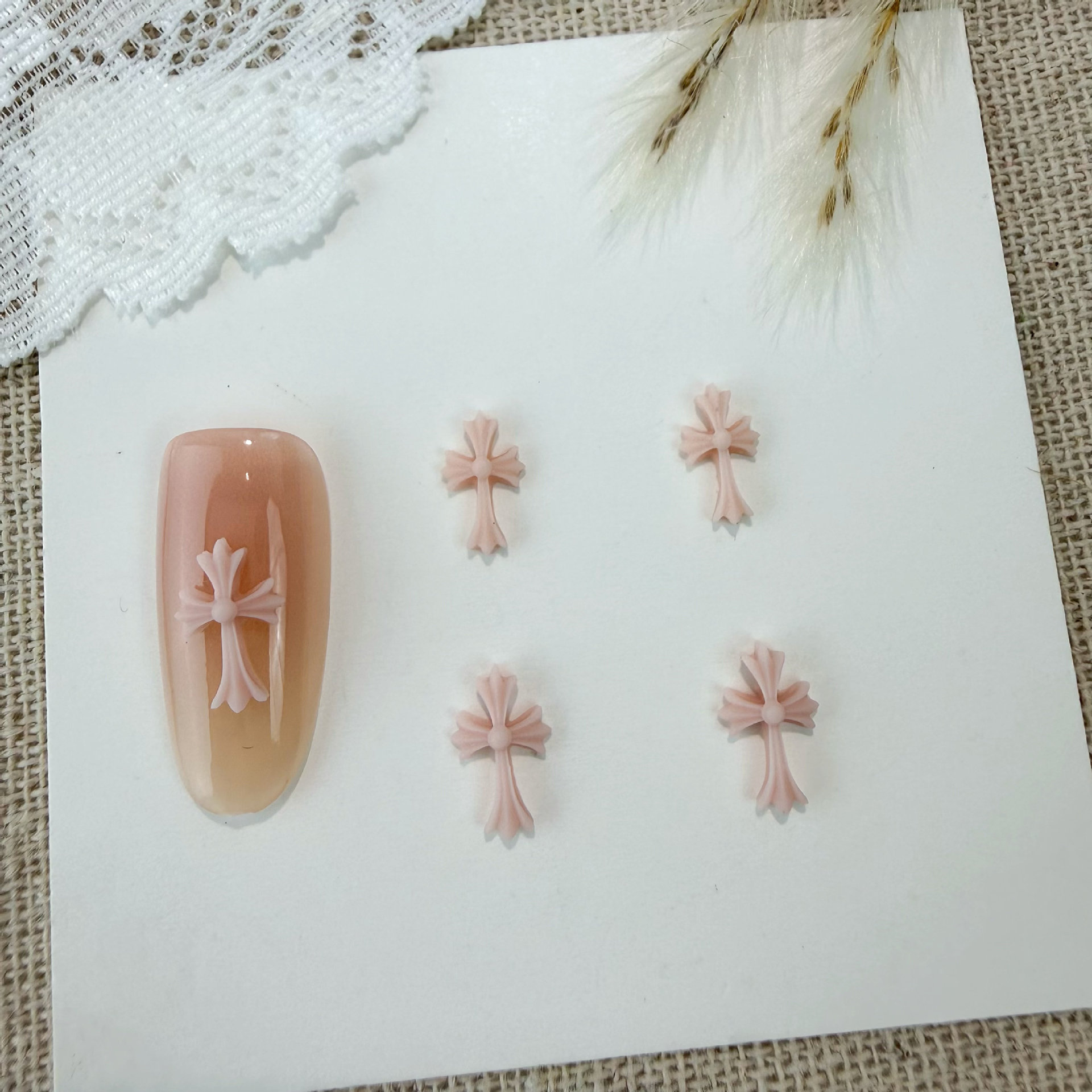 Fábrica de joyas de uñas cruz transfronterizas resina diy color tridimensional cro corazón teléfono móvil caso accesorios de uñas lote