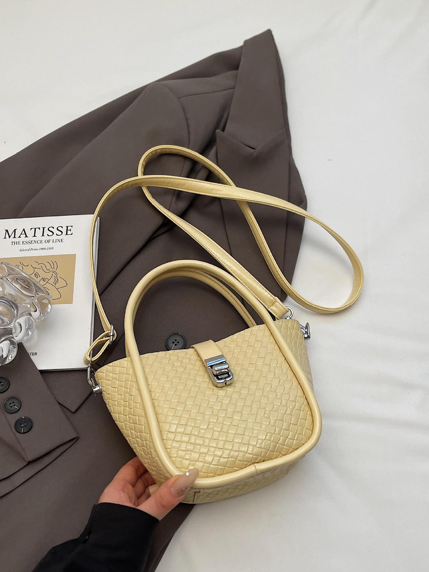 Tejiendo una tendencia de nicho, bolsa de canasta de verduras, mujer 2025, nuevo estilo de comercio exterior, bolso de mensajero de un solo hombro de alta gama de verano