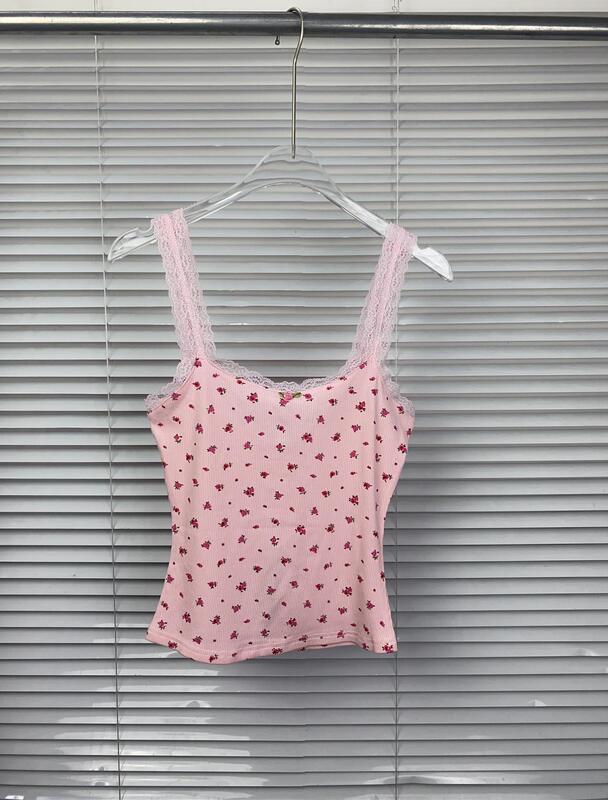 Kendall Jenner's New Kardashian Floral Pink High-Waisted Stretchy Tight-Fitting Short-Sleeve T-Shirt Top with Lace Camisole