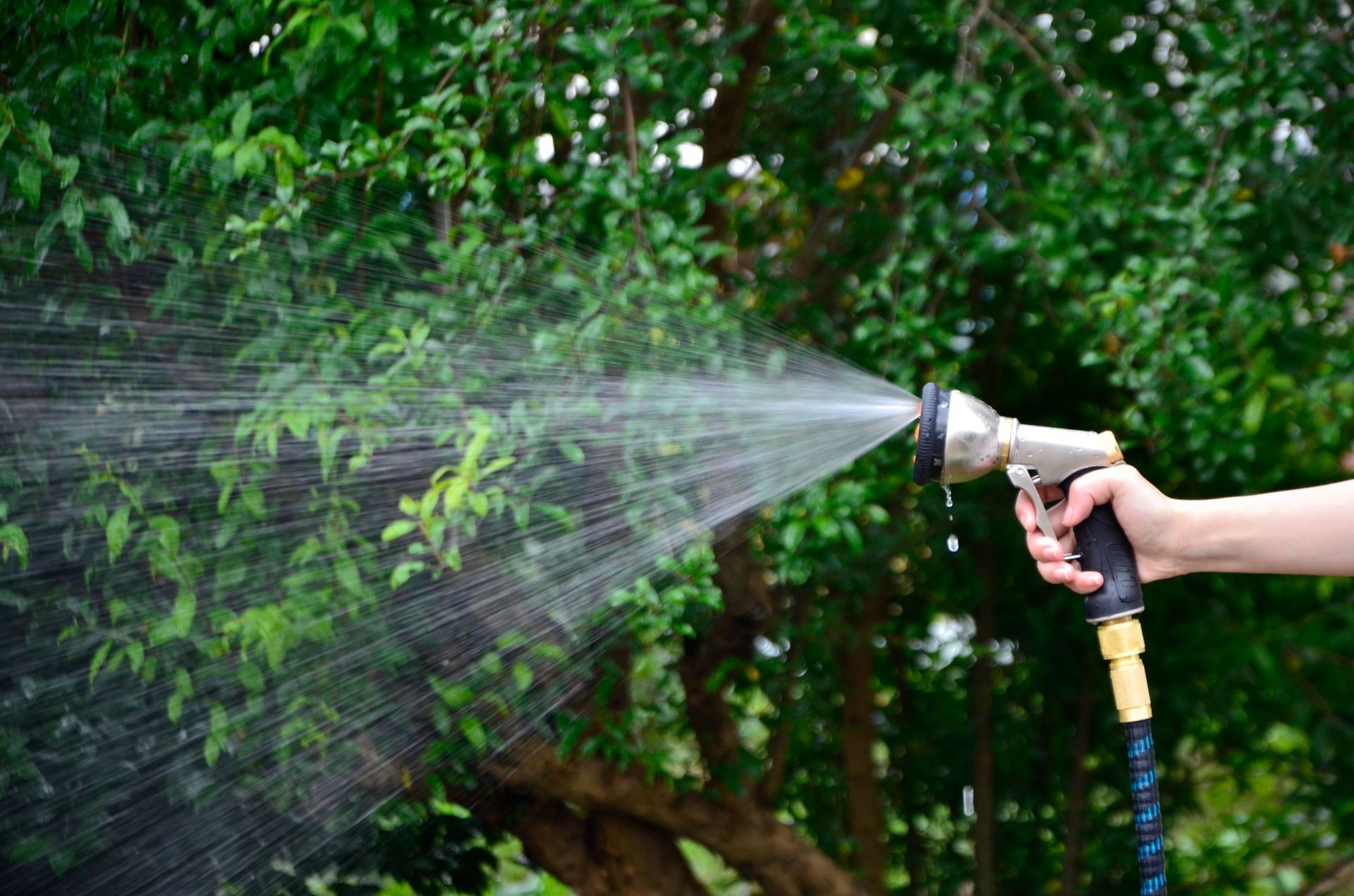 Telescopic water hose high pressure car washing water gun household washing car watering tool easy to store magic tube blue and black
