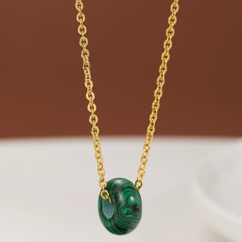 Emerald Fashion Titanium Steel Necklace Women's Ins Fashion Simple Versatile Stainless Steel Green Zirconia Lock Bone _voghion.com