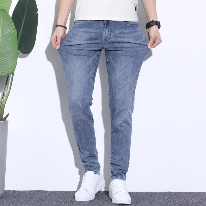 Jeans de primavera para hombres 2025 marca de moda coreana recta delgada pantalones de pie pequeño de verano claro pantalones elásticos para hombres