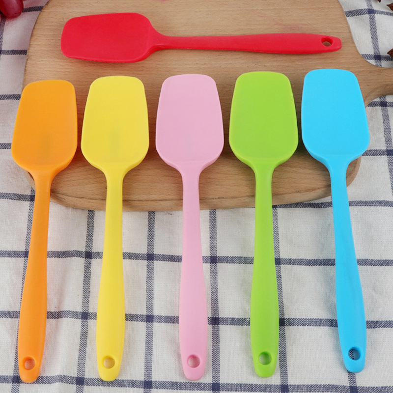 One-piece silicone scraper, all-in-one small spatula, cake mixing spatula, jam scraper, kitchen utensil, baking tool, hot spoon