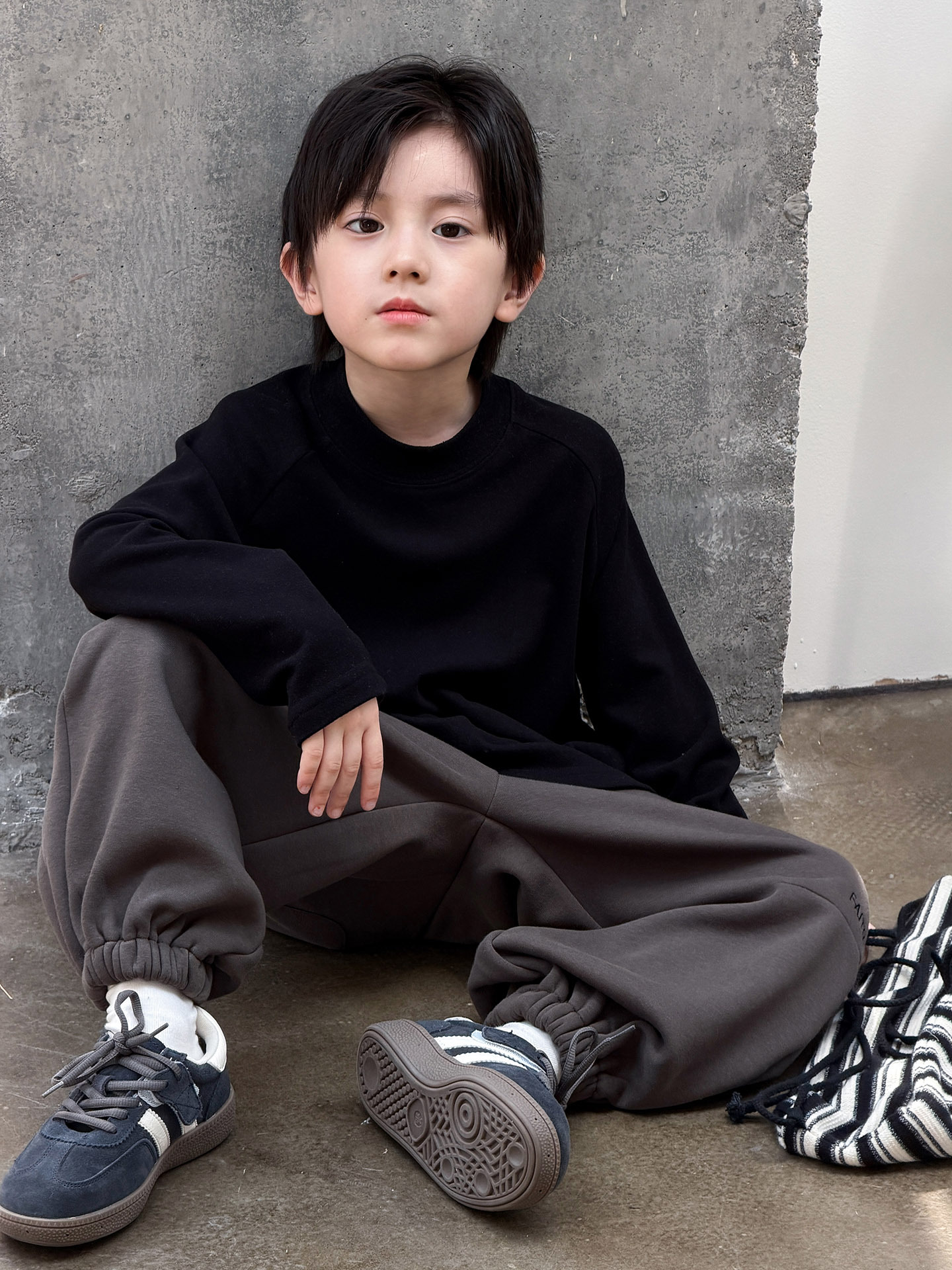 Niños más camisetas de camisa de invierno 2025 ropa de invierno para niños de tamaño mediano y grande nuevos productos coreanos para niños de manga larga camiseta de invierno gruesa