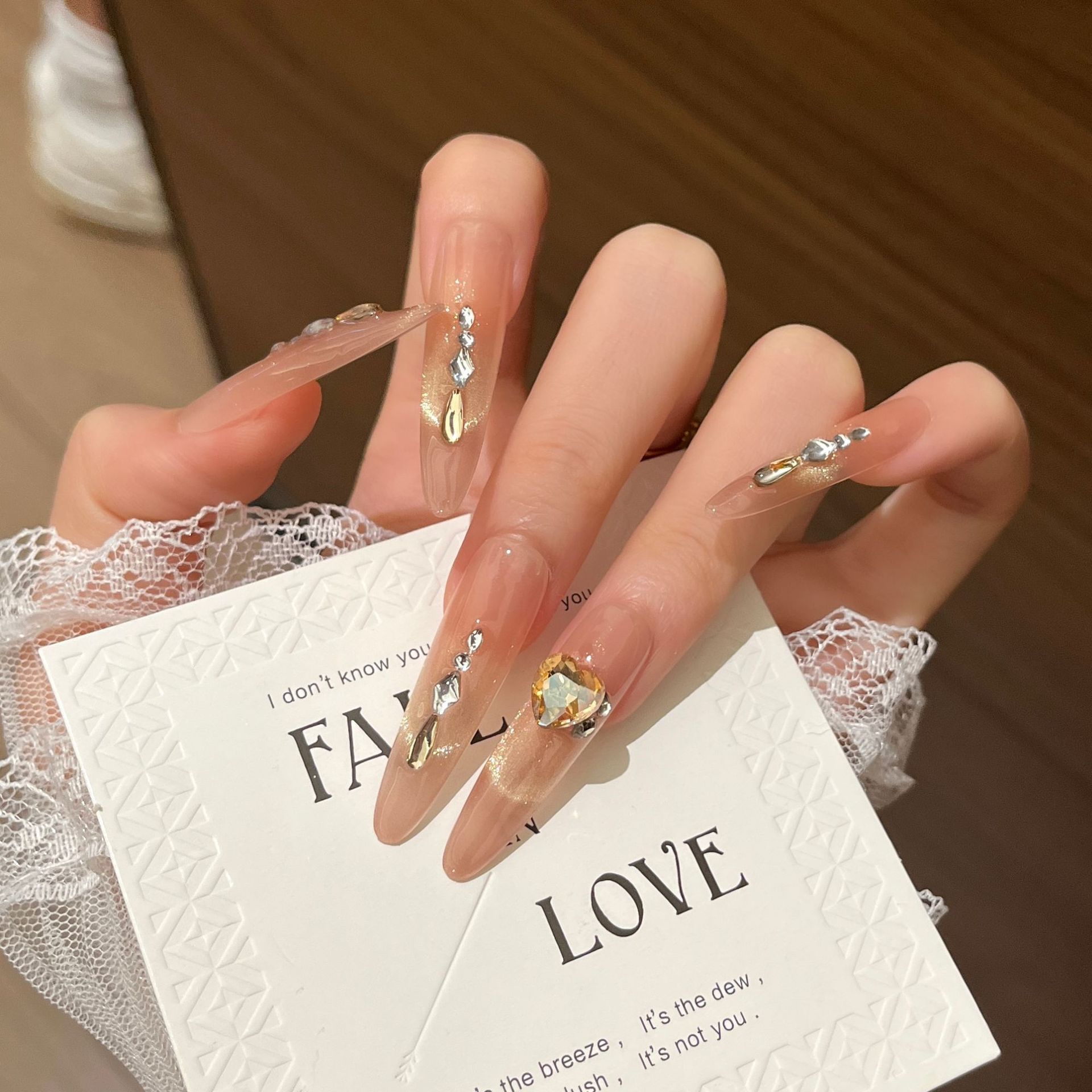 Otoño y invierno nuevos ojos de gato dorados hechos a mano para usar piezas de uñas productos terminados perros largos 4.0 parches de uñas falsas